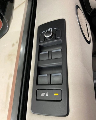 Land Rover Discovery cena 134900 przebieg: 105442, rok produkcji 2017 z Poznań małe 254